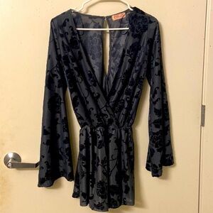 Blush Boutique - Navy Long Sleeve Romper - L